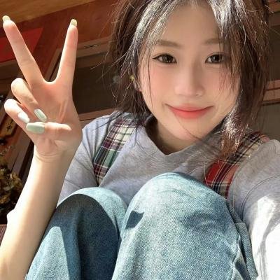 追梦的黎族女娃娃